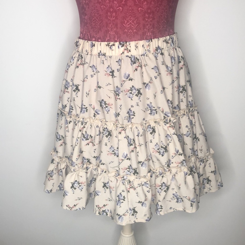 SHEIN floral ruffle mini skirt Cream purple pink Large